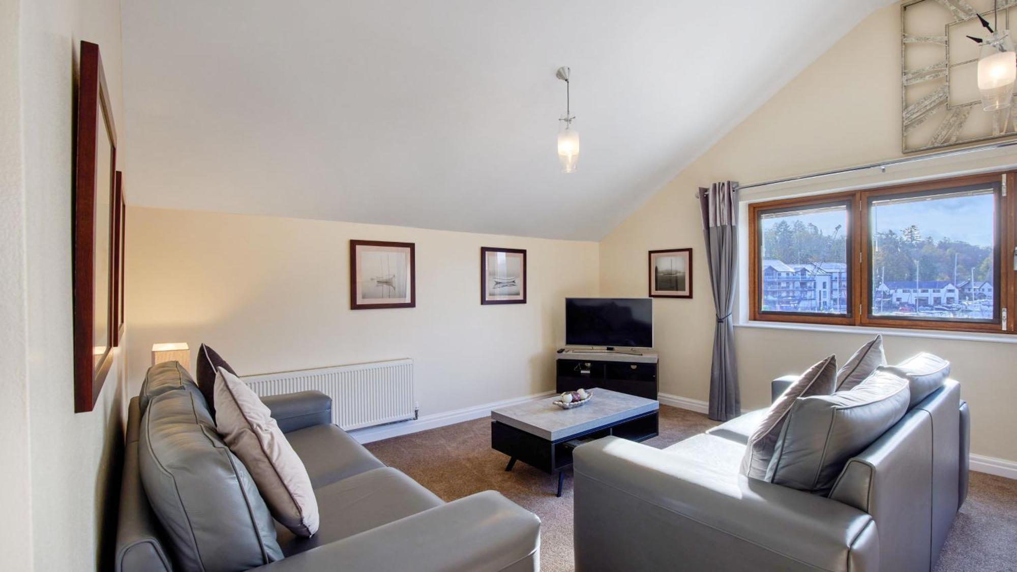 District At Windermere Marina Village Apartment *